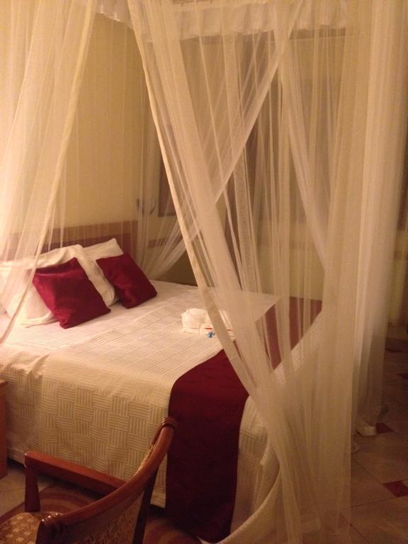 J Residence Motel Entebbe Quarto foto