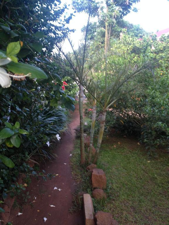 J Residence Motel Entebbe Exterior foto